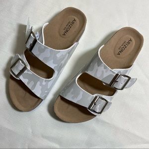 Camo Slides woman’s slides 2 Strap  sandals size 6 M White and Gray buck…